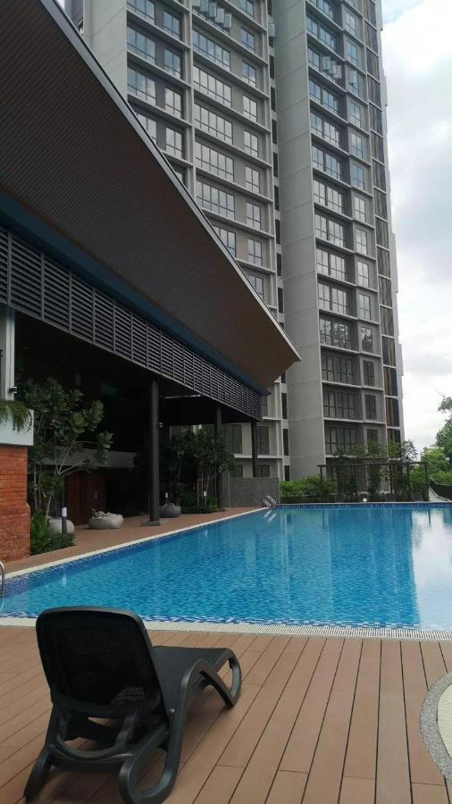 Stayje Putrajaya, 5 Minutes To Ioi City Mall, Wifi , Netflix, Free Parking Esterno foto