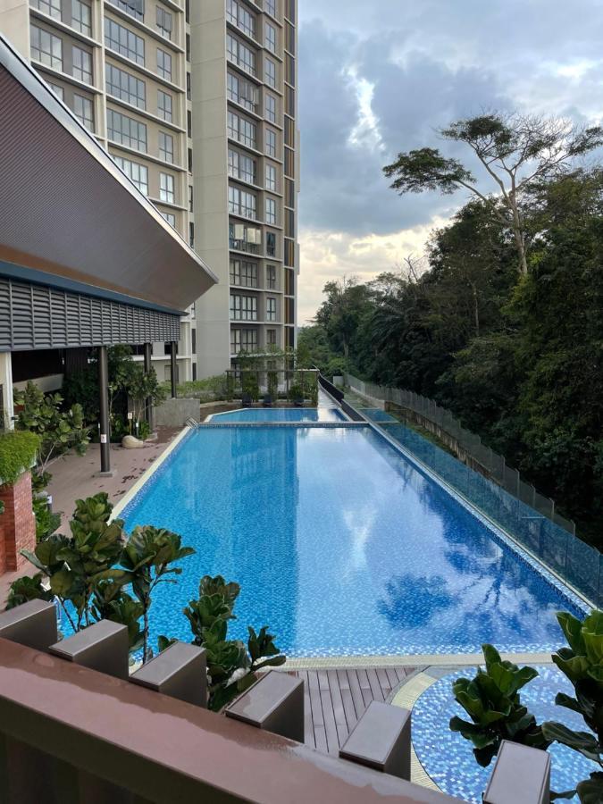 Stayje Putrajaya, 5 Minutes To Ioi City Mall, Wifi , Netflix, Free Parking Esterno foto